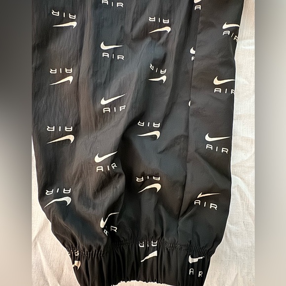 Women's Nike NSW Air All-Over Print Woven Mid Rise Pants - Picture 2 of 5